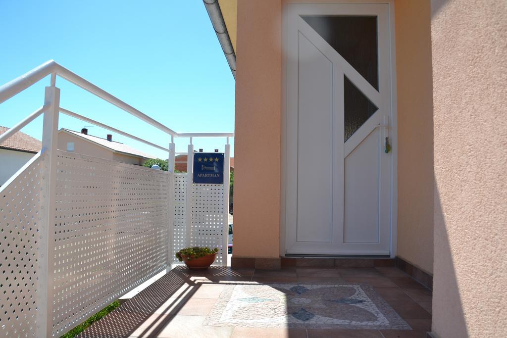 Apartment Klara Krk Town Εξωτερικό φωτογραφία